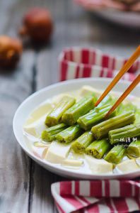 臭豆腐蒸苋菜梗做法 苋菜臭豆腐卤水怎么制作