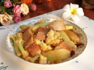 回锅肉干锅菜花的做法 大白菜回锅肉的做法