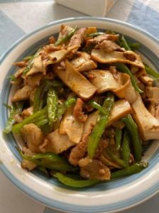 菜椒炒豆腐干的做法 菜椒炒豆腐干肉片