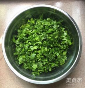 芹菜馅芹菜叶咸菜的做法大全 山东蒸芹菜叶的做法