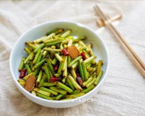 蒜苔盐菜的做法 四川梅菜扣肉盐菜的做法