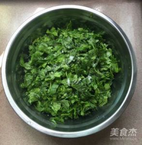 榨菜芹菜叶馍的做法 芹菜叶丸子的家常做法