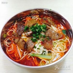 红烧牛肉面图片大图 红烧牛肉的做法 家常