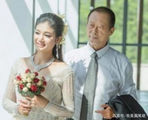 新婚娇妻帮老头重振雄风 新婚娇妻借给朋友回家订婚