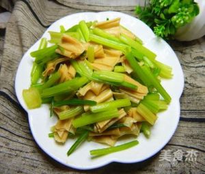 芹菜100种吃法大全 芹菜100种吃法大全图解