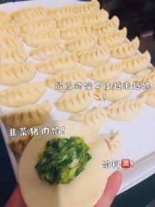 15岁女生展示独特饺子制作技巧，翻转饺子皮的创意让人惊叹不已