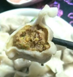 家常版猪肉白菜馅饺子，美味可口，营养丰富，适合全家享用