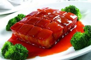 红烧肉的制作秘籍：冰糖与白糖，哪位更合您的口味？